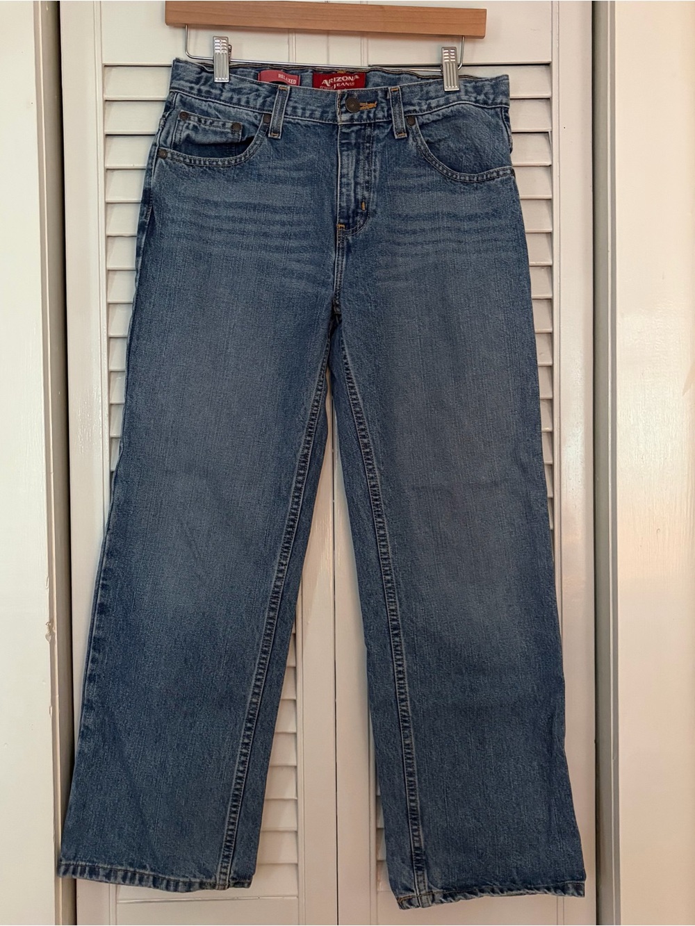 Arizona Jean Company Women's Classic Straight-Leg Jeans in Blue